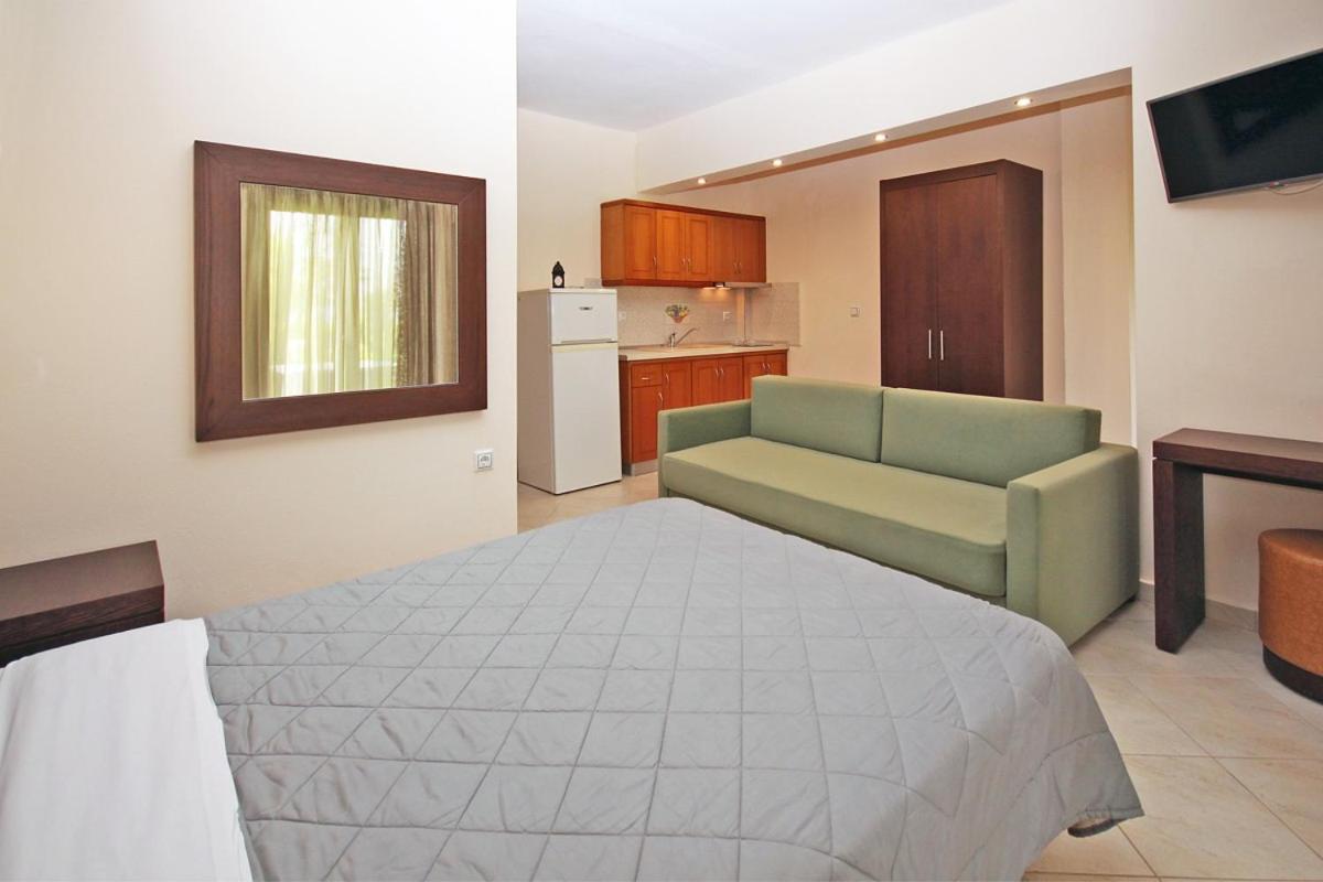 Stamos Apartments And Studios Βουρβουρού Δωμάτιο φωτογραφία